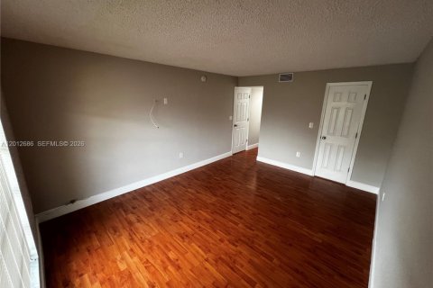 Condominio en alquiler en Miami, Florida, 1 dormitorio, 69.68 m2 № 2076480 - foto 5