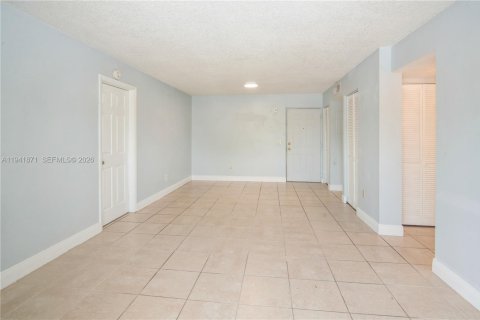 Condominio en venta en Cutler Bay, Florida, 2 dormitorios, 91.04 m2 № 2000762 - foto 18