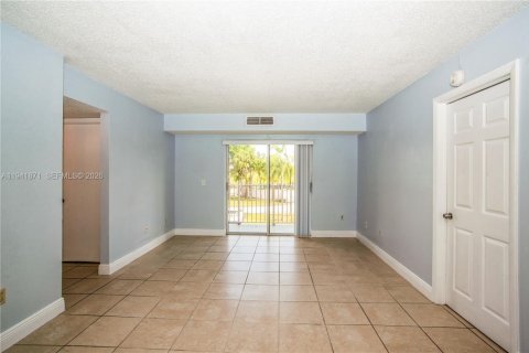 Condominio en venta en Cutler Bay, Florida, 2 dormitorios, 91.04 m2 № 2000762 - foto 15