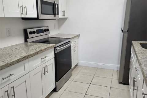 Condominio en venta en Cutler Bay, Florida, 2 dormitorios, 91.04 m2 № 2000762 - foto 10