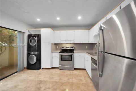 Townhouse in Pompano Beach, Florida 2 bedrooms, 132.66 sq.m. № 2393079 - photo 7