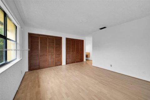 Townhouse in Pompano Beach, Florida 2 bedrooms, 132.66 sq.m. № 2393079 - photo 9