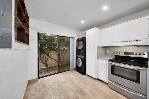 Townhouse in Pompano Beach, Florida 2 bedrooms, 132.66 sq.m. № 2393079 - photo 5