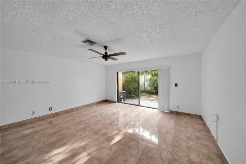 Townhouse in Pompano Beach, Florida 2 bedrooms, 132.66 sq.m. № 2393079 - photo 4