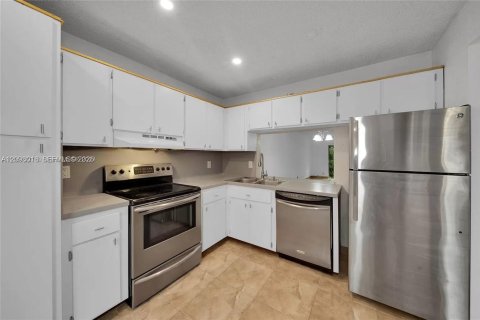 Townhouse in Pompano Beach, Florida 2 bedrooms, 132.66 sq.m. № 2393079 - photo 6