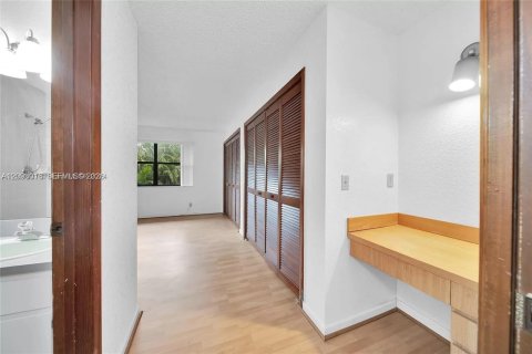 Townhouse in Pompano Beach, Florida 2 bedrooms, 132.66 sq.m. № 2393079 - photo 11