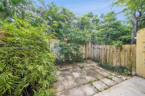Townhouse in Pompano Beach, Florida 2 bedrooms, 132.66 sq.m. № 2393079 - photo 3