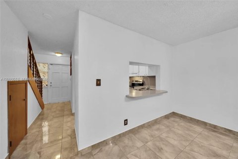 Townhouse in Pompano Beach, Florida 2 bedrooms, 132.66 sq.m. № 2393079 - photo 8