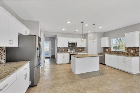 House in North Port, Florida 3 bedrooms, 184.69 sq.m. № 1559316 - photo 5