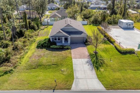 House in North Port, Florida 3 bedrooms, 184.69 sq.m. № 1559316 - photo 3