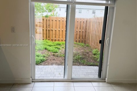 Купить таунхаус в Хомстед, Флорида 3 спальни, 130.99м2, № 2079118 - фото 14