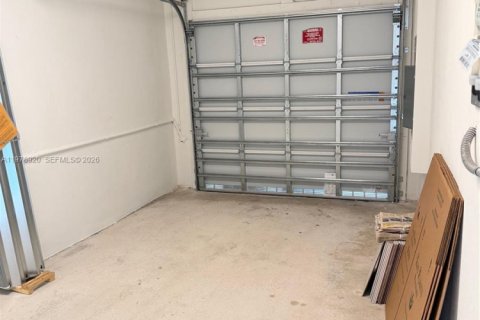 Купить таунхаус в Хомстед, Флорида 3 спальни, 130.99м2, № 2079118 - фото 9