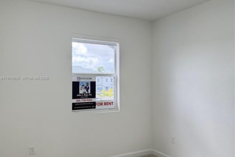 Купить таунхаус в Хомстед, Флорида 3 спальни, 130.99м2, № 2079118 - фото 28