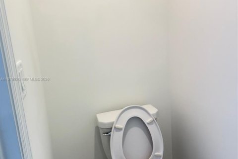 Купить таунхаус в Хомстед, Флорида 3 спальни, 130.99м2, № 2079118 - фото 11