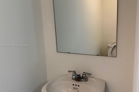 Купить таунхаус в Хомстед, Флорида 3 спальни, 130.99м2, № 2079118 - фото 10
