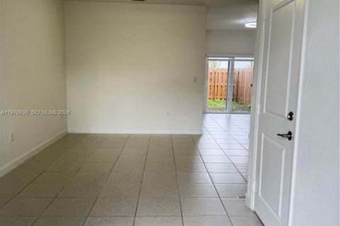 Купить таунхаус в Хомстед, Флорида 3 спальни, 130.99м2, № 2079118 - фото 8