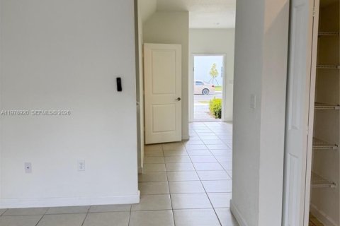 Купить таунхаус в Хомстед, Флорида 3 спальни, 130.99м2, № 2079118 - фото 16