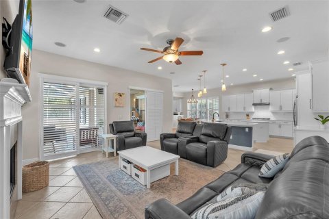 House in Riverview, Florida 4 bedrooms, 291.25 sq.m. № 1803411 - photo 15