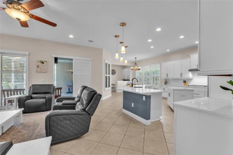 House in Riverview, Florida 4 bedrooms, 291.25 sq.m. № 1803411 - photo 11