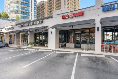 Купить коммерческую недвижимость в Санни-Айлс-Бич, Флорида № 2046121 - фото 2