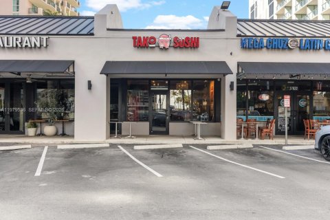 Commercial property in Sunny Isles Beach, Florida № 2046121