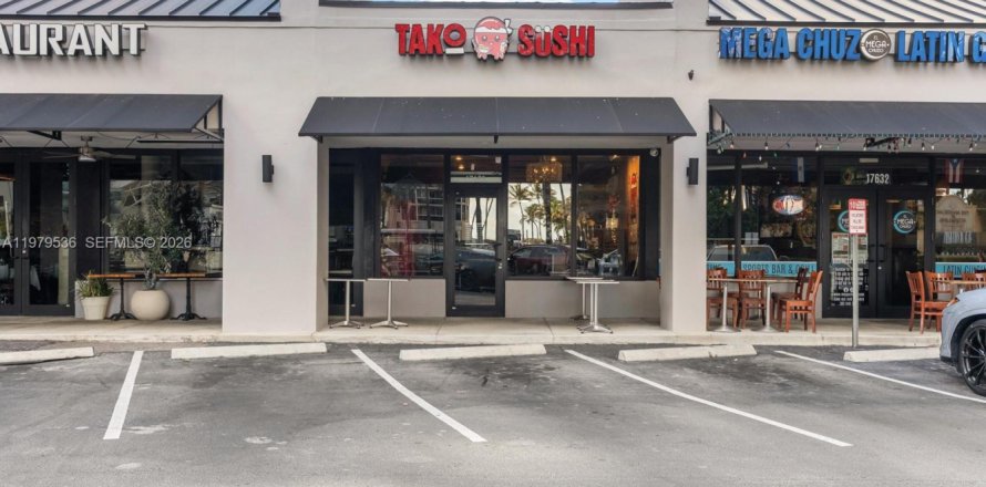 Коммерческая недвижимость в Санни-Айлс-Бич, Флорида № 2046121