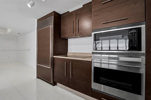 Купить кондоминиум в Майами, Флорида 2 спальни, 121.98м2, № 2023096 - фото 10