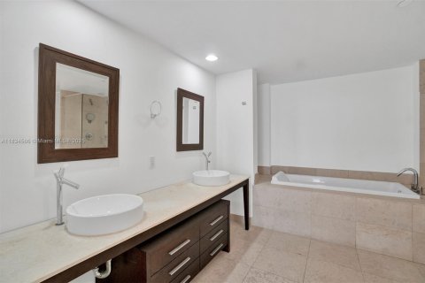 Купить кондоминиум в Майами, Флорида 2 спальни, 121.98м2, № 2023096 - фото 20