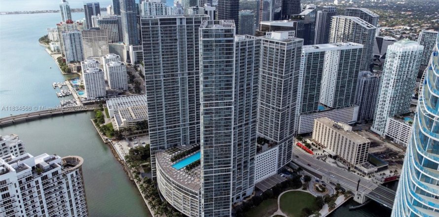 Кондоминиум с 2 спальнями в Майами, Флорида № 2023096