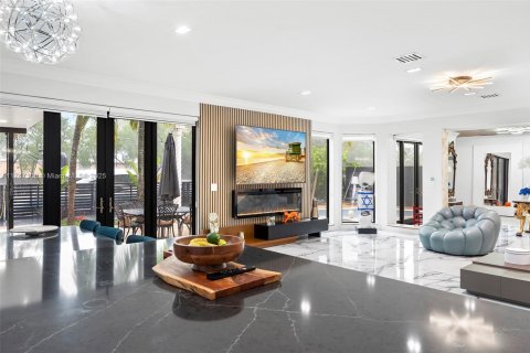 Casa en venta en North Miami Beach, Florida, 6 dormitorios, 525.64 m2 № 1863304 - foto 18