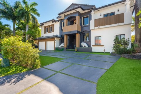 Casa en venta en North Miami Beach, Florida, 6 dormitorios, 525.64 m2 № 1863304 - foto 2