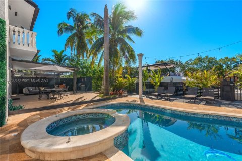 Casa en venta en North Miami Beach, Florida, 6 dormitorios, 525.64 m2 № 1863304 - foto 5