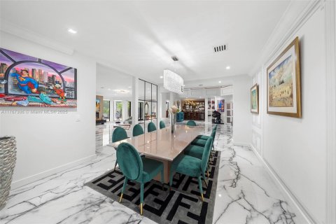 Casa en venta en North Miami Beach, Florida, 6 dormitorios, 525.64 m2 № 1863304 - foto 22