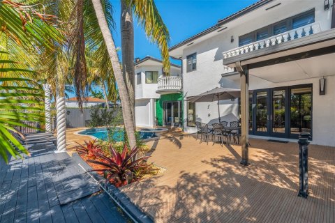 Casa en venta en North Miami Beach, Florida, 6 dormitorios, 525.64 m2 № 1863304 - foto 3
