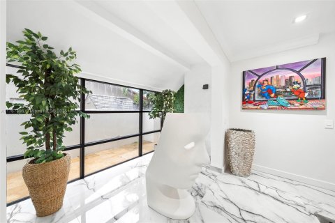 Casa en venta en North Miami Beach, Florida, 6 dormitorios, 525.64 m2 № 1863304 - foto 23