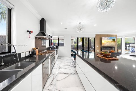 Casa en venta en North Miami Beach, Florida, 6 dormitorios, 525.64 m2 № 1863304 - foto 19