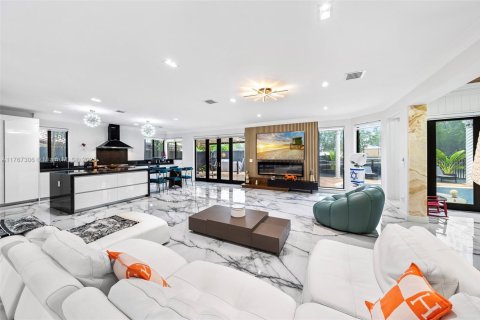 Casa en venta en North Miami Beach, Florida, 6 dormitorios, 525.64 m2 № 1863304 - foto 11