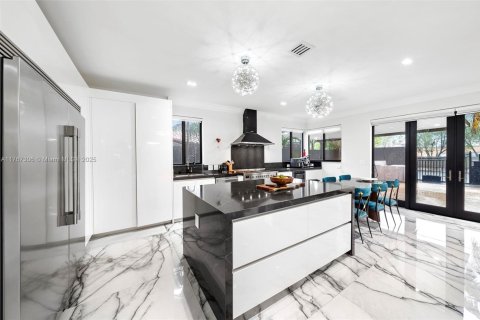 Casa en venta en North Miami Beach, Florida, 6 dormitorios, 525.64 m2 № 1863304 - foto 15