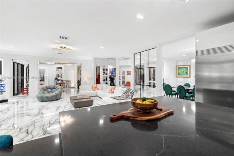 Casa en venta en North Miami Beach, Florida, 6 dormitorios, 525.64 m2 № 1863304 - foto 20