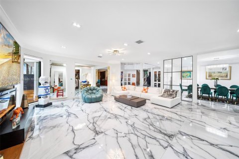 Casa en venta en North Miami Beach, Florida, 6 dormitorios, 525.64 m2 № 1863304 - foto 13