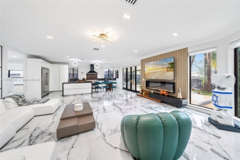 Casa en venta en North Miami Beach, Florida, 6 dormitorios, 525.64 m2 № 1863304 - foto 12
