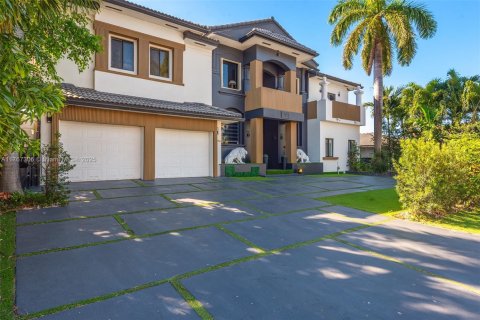 Casa en venta en North Miami Beach, Florida, 6 dormitorios, 525.64 m2 № 1863304 - foto 1