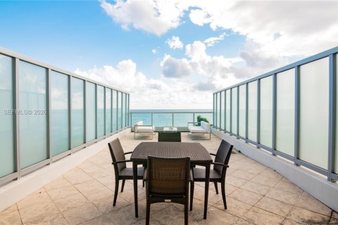 Copropriété à vendre à Miami Beach, Floride: 2 chambres, 120.03 m2 № 2154830 - photo 12