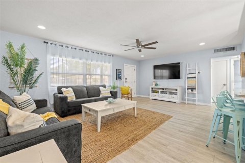 Купить виллу или дом в Клируотер, Флорида 3 комнаты, 119.38м2, № 2215528 - фото 3