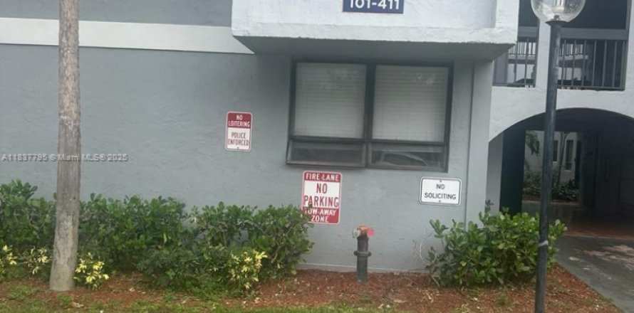 Condominio en West Palm Beach, Florida, 1 dormitorio № 1825956