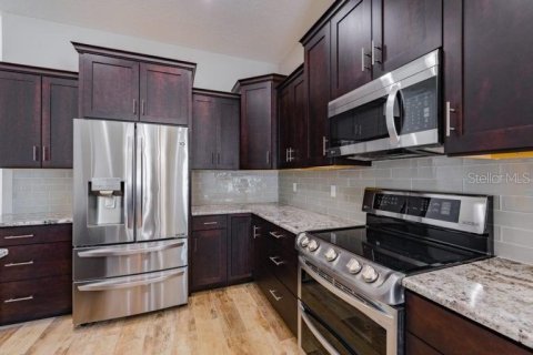 House in Palm Harbor, Florida 3 bedrooms, 123.19 sq.m. № 1563244 - photo 4
