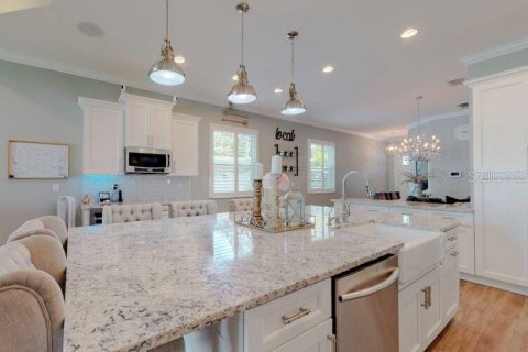 House in Palm Harbor, Florida 3 bedrooms, 123.19 sq.m. № 1563244 - photo 2