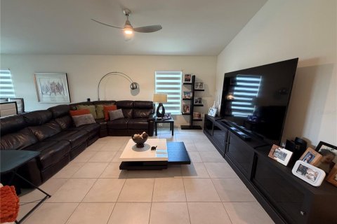House in Winter Haven, Florida 4 bedrooms, 186.18 sq.m. № 2233618 - photo 7