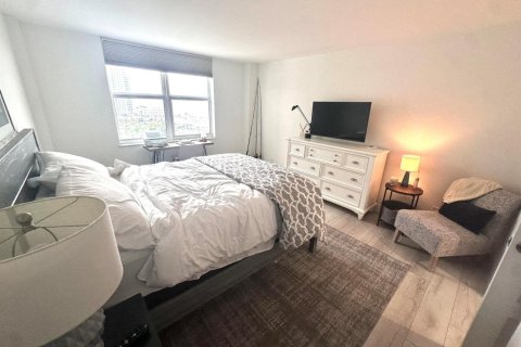 Condo in Fort Lauderdale, Florida, 2 bedrooms № 2175355 - photo 10