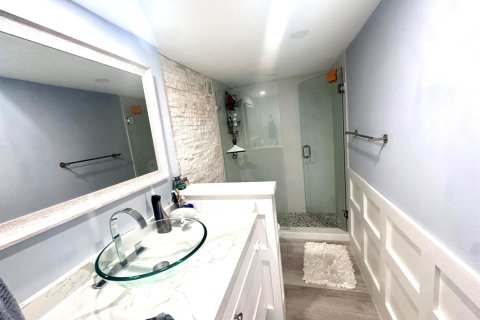 Condo in Fort Lauderdale, Florida, 2 bedrooms № 2175355 - photo 11